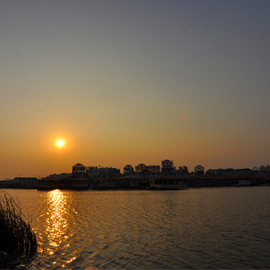 享美食，观湖景，阳澄湖岸边的品蟹酒家