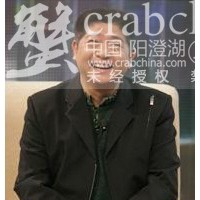 酷爱大闸蟹的著名滑稽戏演员王汝刚