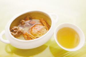 大闸蟹炖白鸭汤的做法
