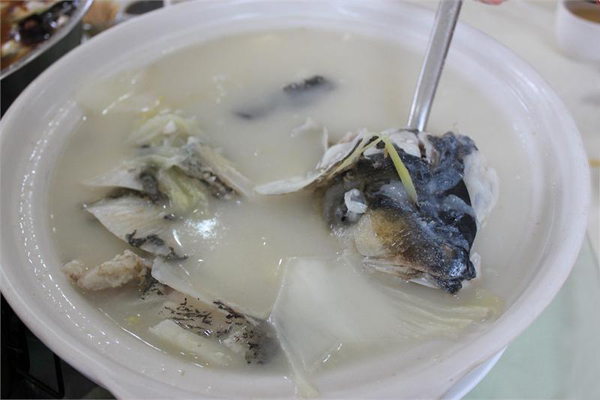 花鲢鱼头汤