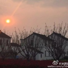 阳澄湖边走过，暮色降临，微光尽染了春日农舍。田园之美，自由淳朴！