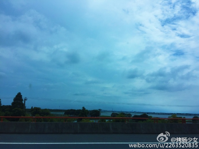 #四季南师# 我们家。  叫昆山。 昆山那。有个湖。叫阳澄湖。湖里爬着。大闸蟹@南京师范大学
