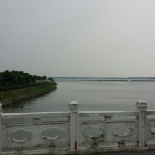 今天途径美人腿风景区，于是走马看花逗了一圈，当然，主要是踩点，全腿，以农家乐为主，扳着脚趾头想想么，都是些阳澄湖的鱼啊  虾啊。自驾车不可随便停，这让我很不爽，这还是湖的南岸好 半岛 阳澄湖环路上，你