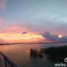 [笑哈哈]一个人，得空就去阳澄湖吹风。真心喜欢湖面的风[不好意思]
