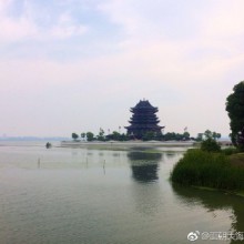 玩了两个地方，金鸡湖和阳澄湖，端午节在纯玩中度过～～并没有和同学朋友出去耍，还是选择和家人在一起～～ 你可以不喜欢她，但不能说她没有个性——摘自诚品书店 ​