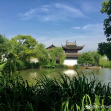 朝霞映在阳澄湖上