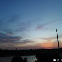 和姚奕雯骑车去了阳澄湖吃了烧烤吃了小龙虾喝了酒酿丸子汤 ​