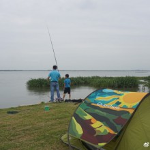 爷俩早上5:30爬起来到阳澄湖钓鱼