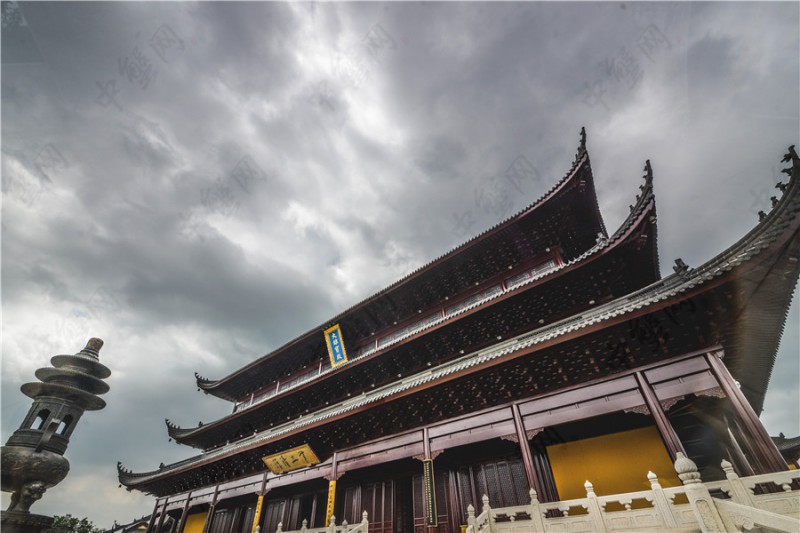 雨季阳澄湖的重元寺